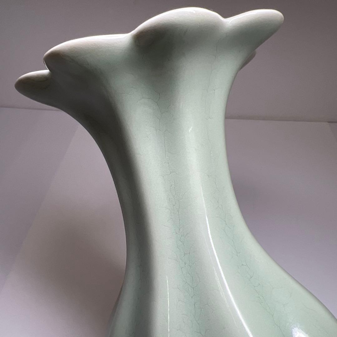 中国竜泉窯 青磁陰刻花入 高さ21.3㎝ 東Y7-0804⭐︎2F