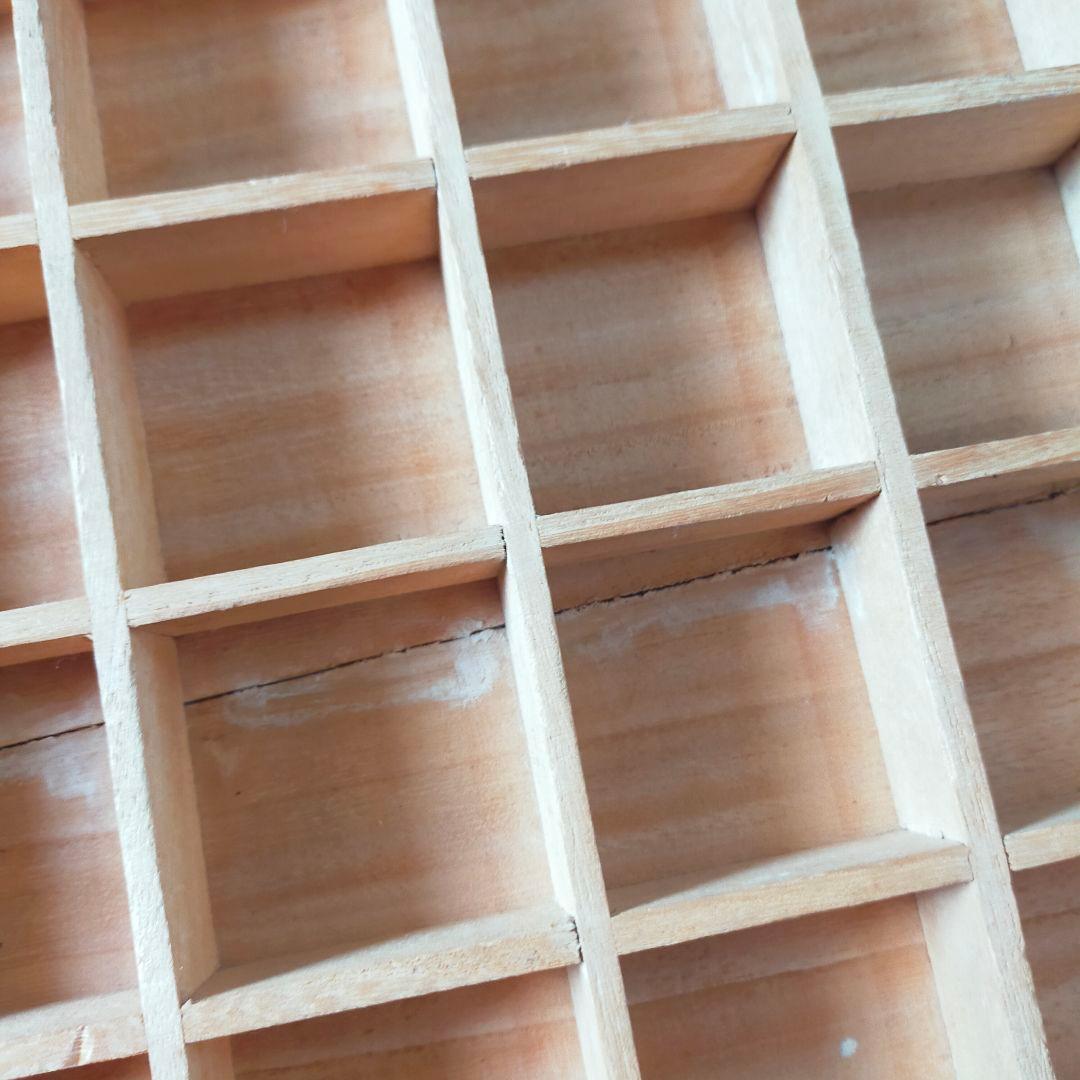 ウォールシェルフ　縦6×横7　48マス　飾り棚　壁掛け　コレクションラック　木