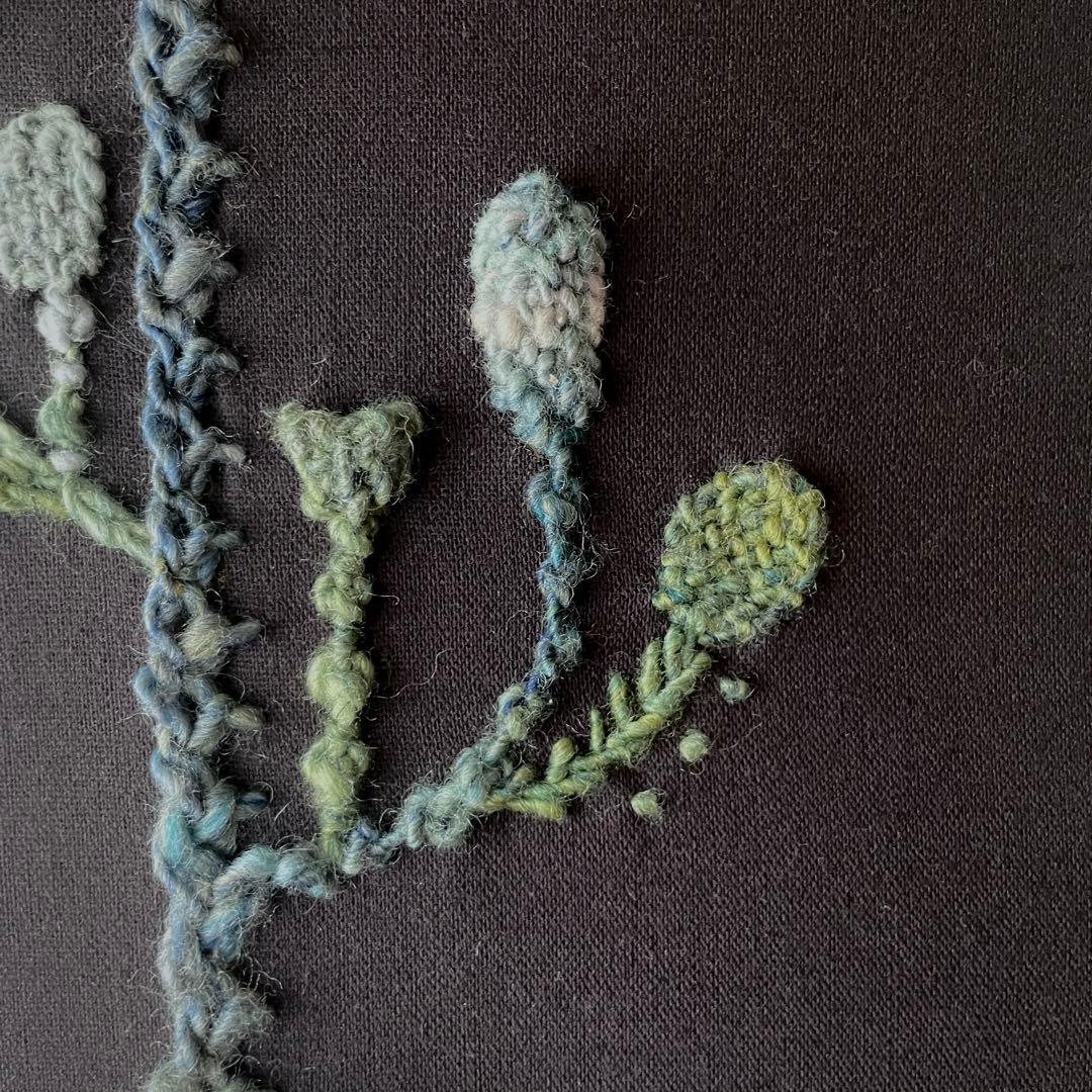 【一点もの】『手紡ぎ糸のお花. b'』手刺繍ファブリックパネル