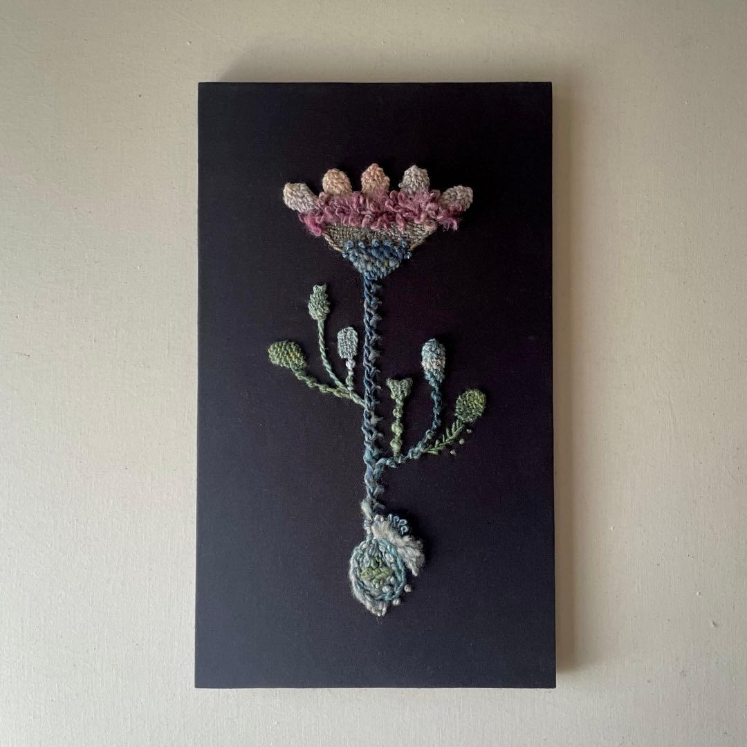 【一点もの】『手紡ぎ糸のお花. b'』手刺繍ファブリックパネル