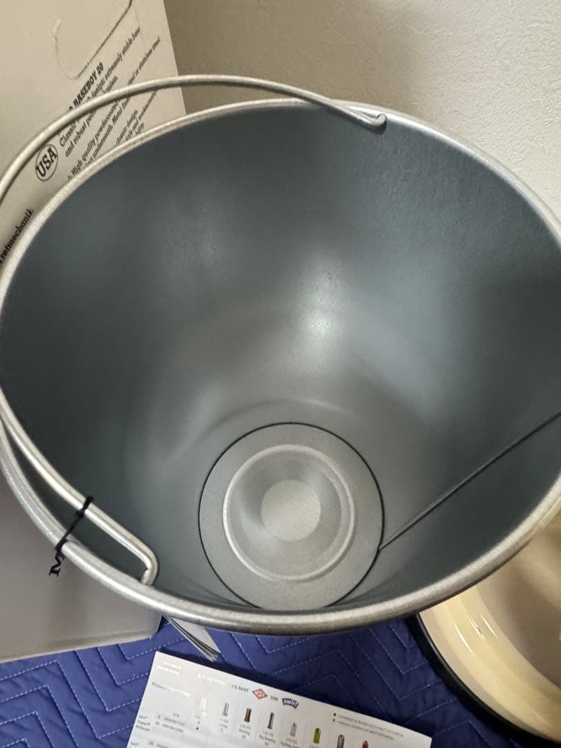 《定価6.5万未使用》ウェスコごみ箱20L アーモンドペダルピン&メタルライナ