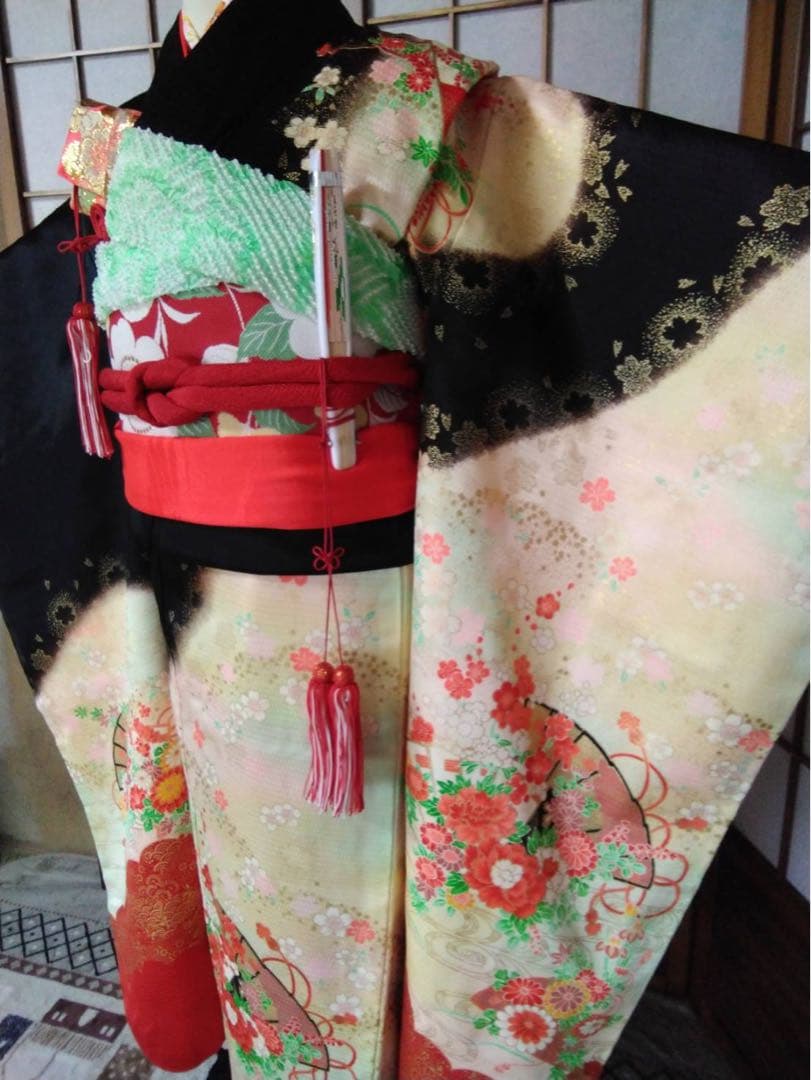 7歳向け・化繊・お着物のセット・裏地に小さな汚れあり