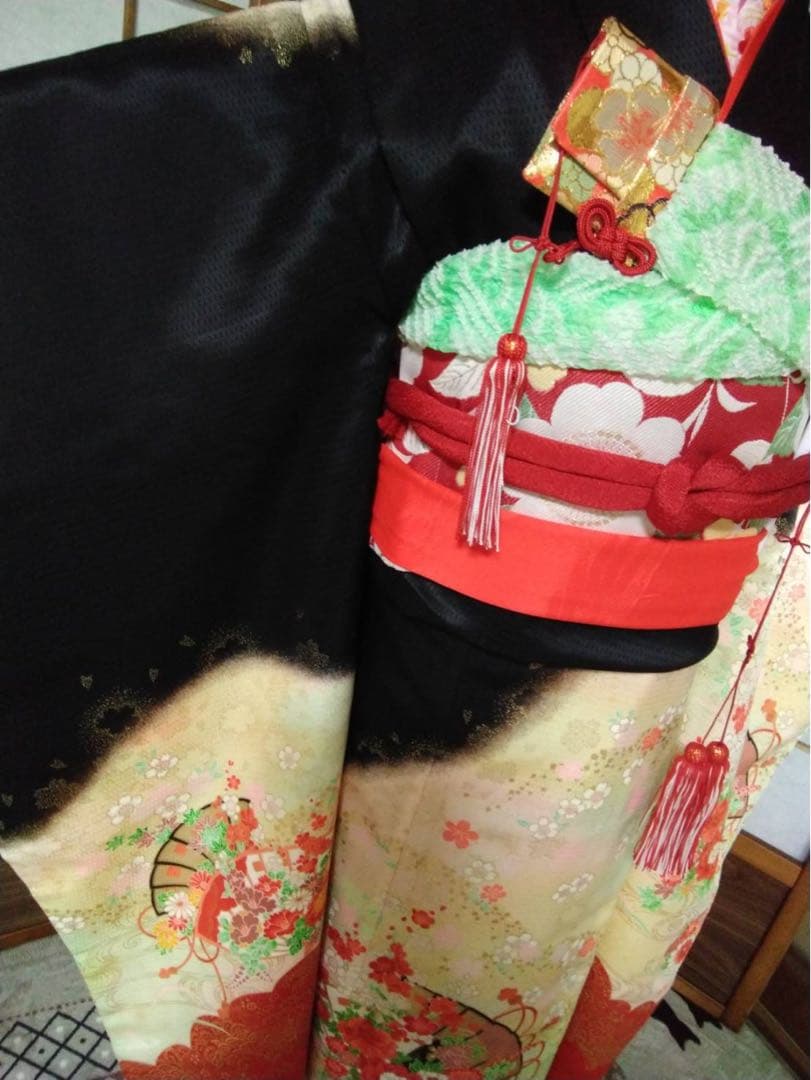 7歳向け・化繊・お着物のセット・裏地に小さな汚れあり