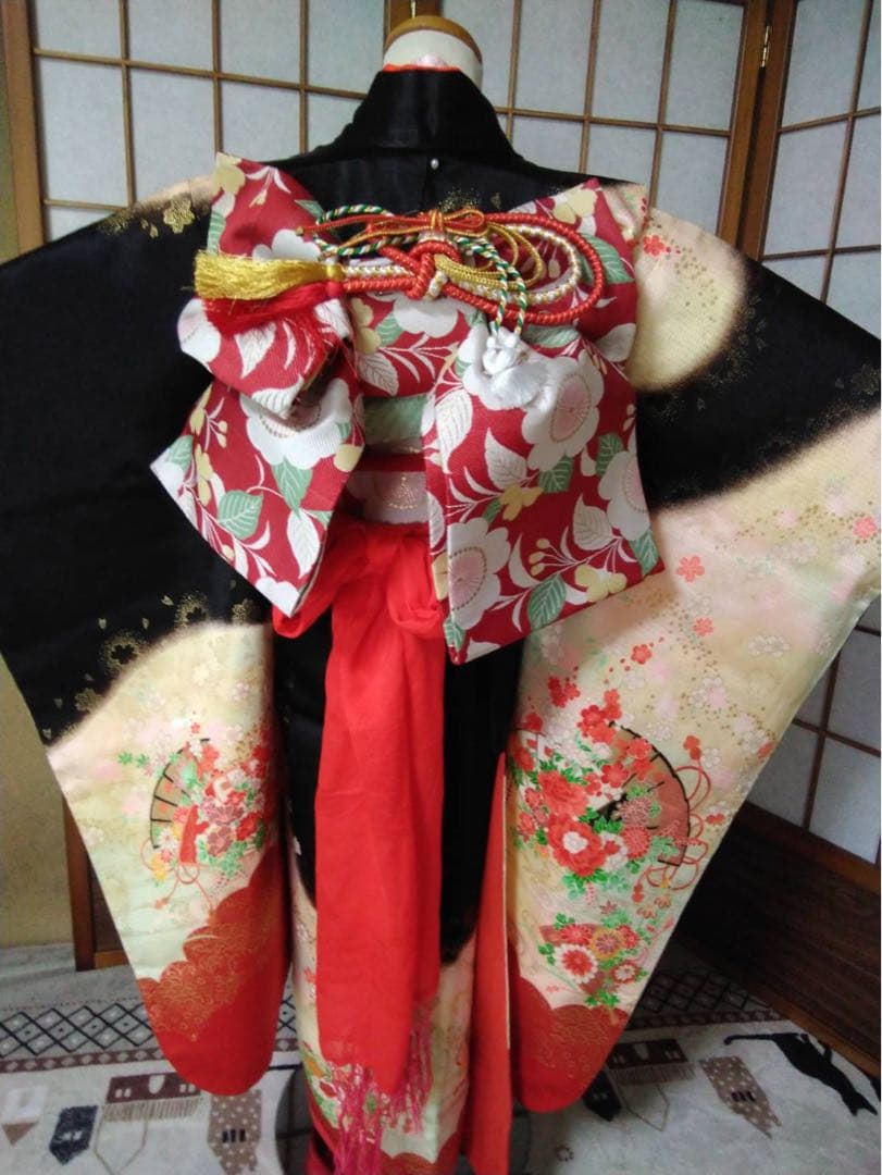 7歳向け・化繊・お着物のセット・裏地に小さな汚れあり