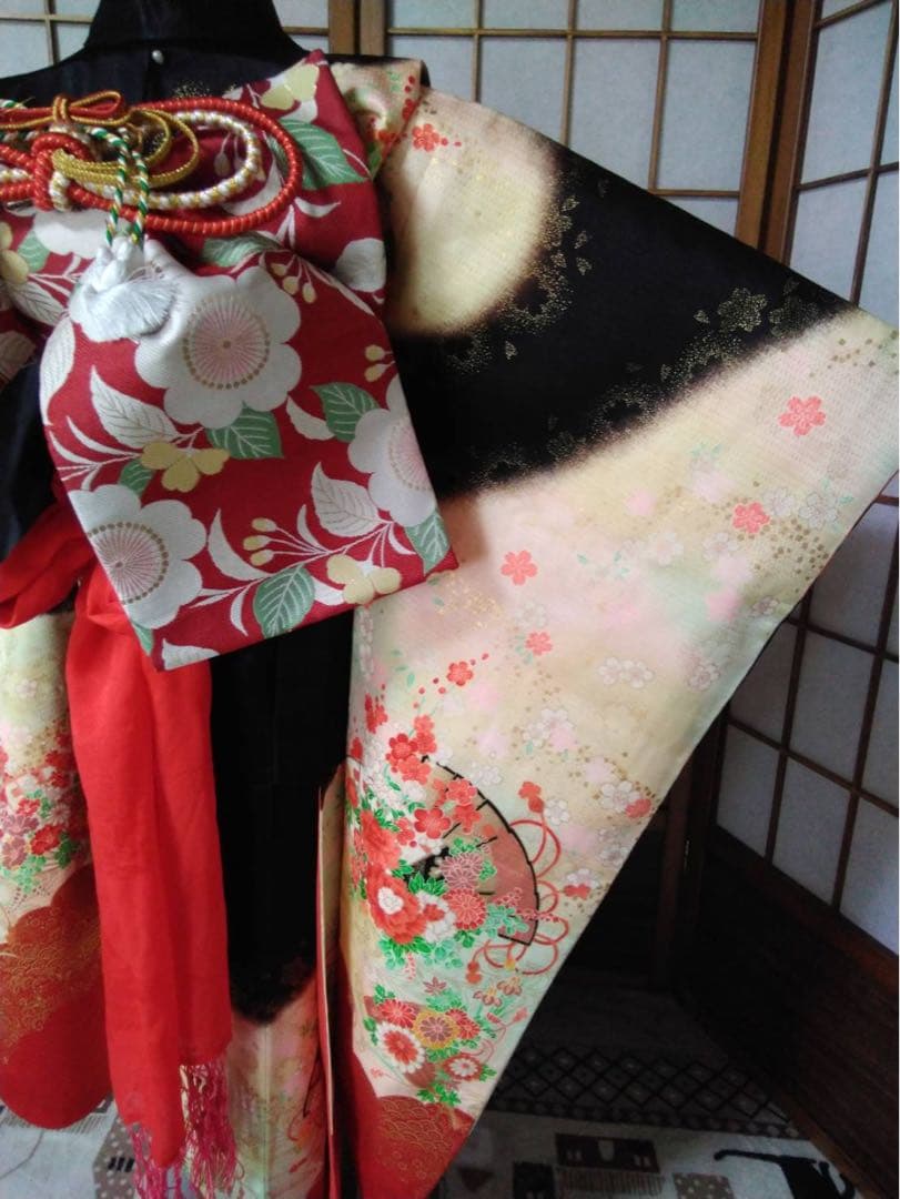 7歳向け・化繊・お着物のセット・裏地に小さな汚れあり