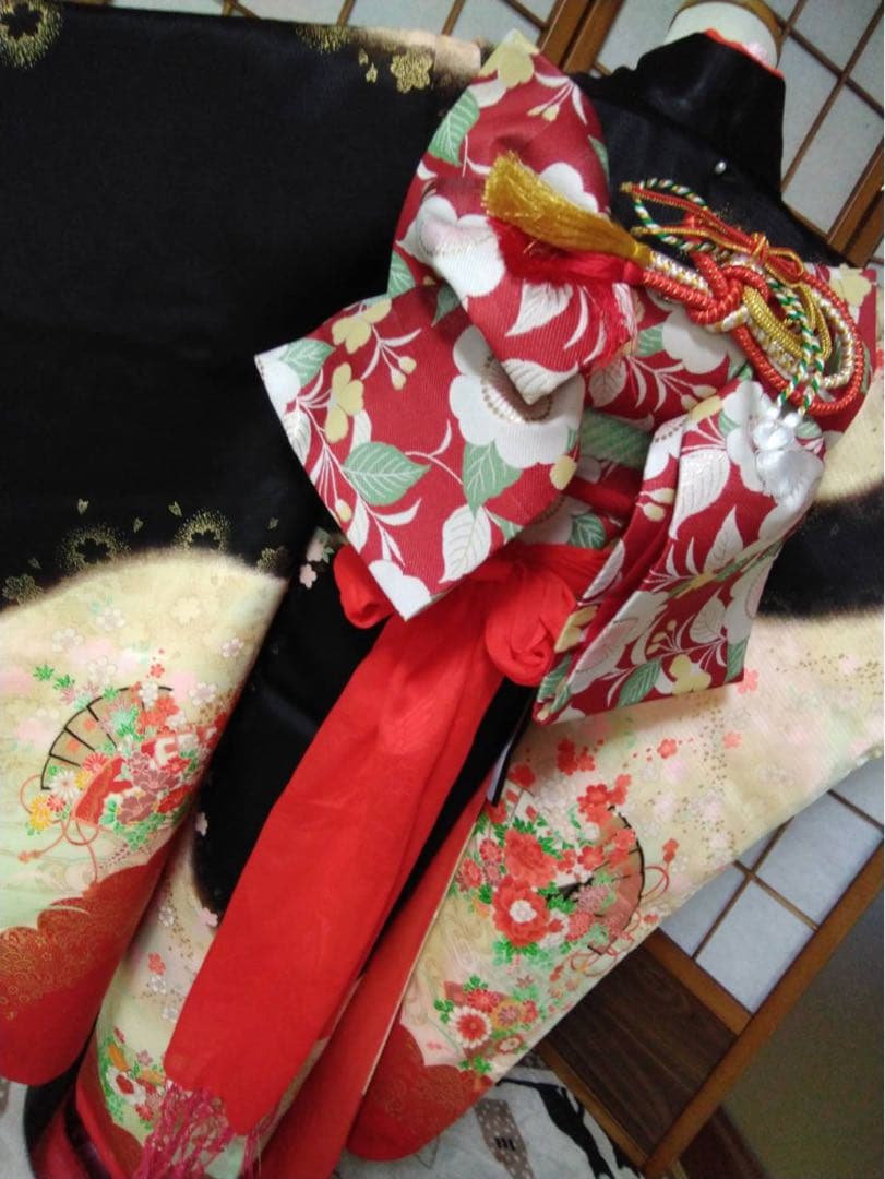 7歳向け・化繊・お着物のセット・裏地に小さな汚れあり