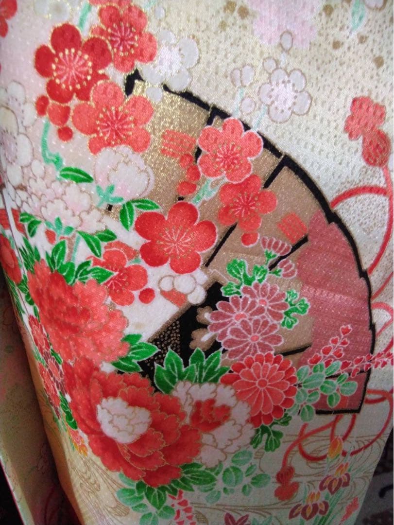 7歳向け・化繊・お着物のセット・裏地に小さな汚れあり