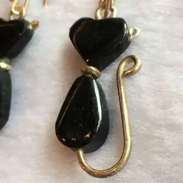 黒翡翠 グァテマラ産 黒 ヒスイ 猫 ピアス 翡翠 硬玉天然石 パワーストーン