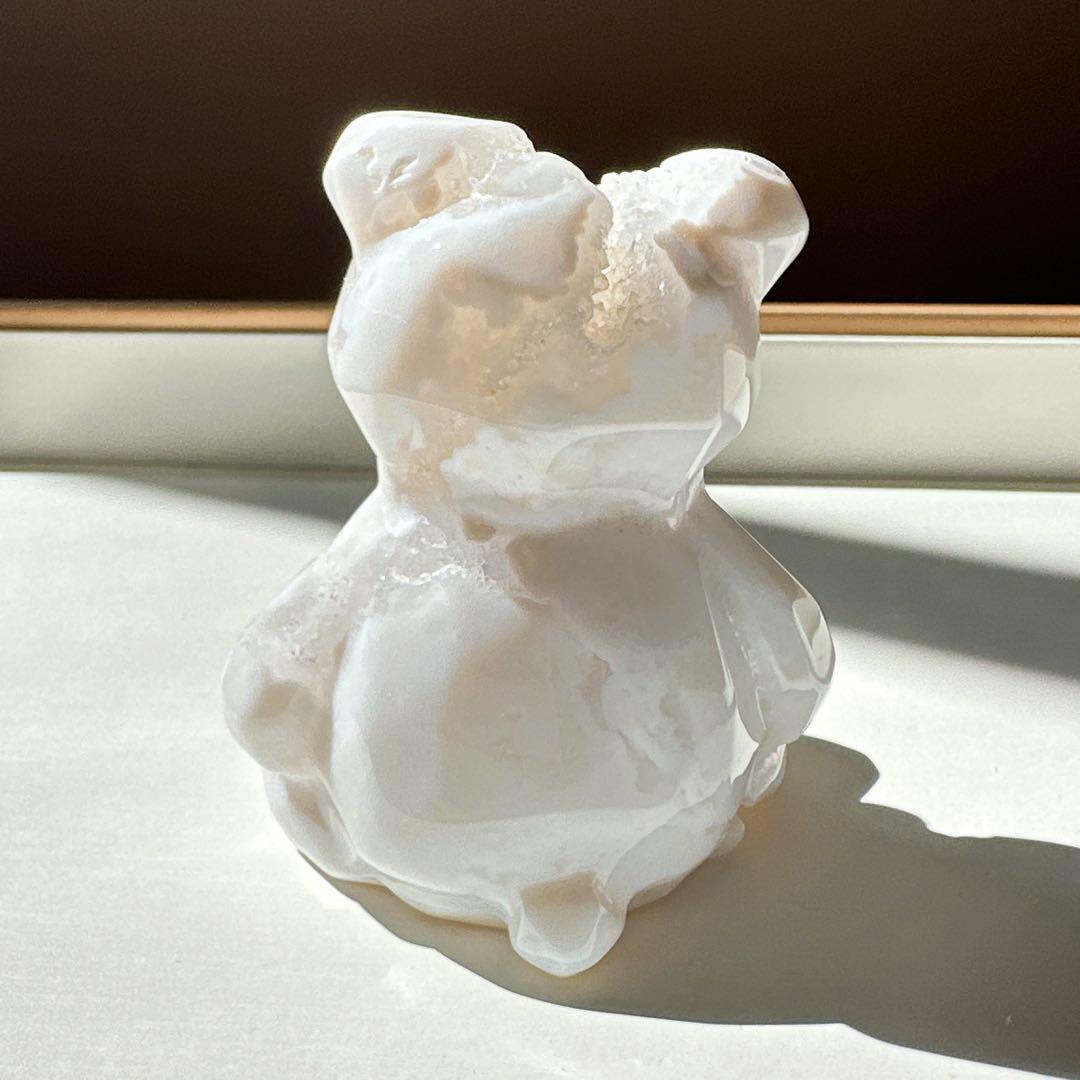 ホワイトアゲート　クマさん　天然石　置物