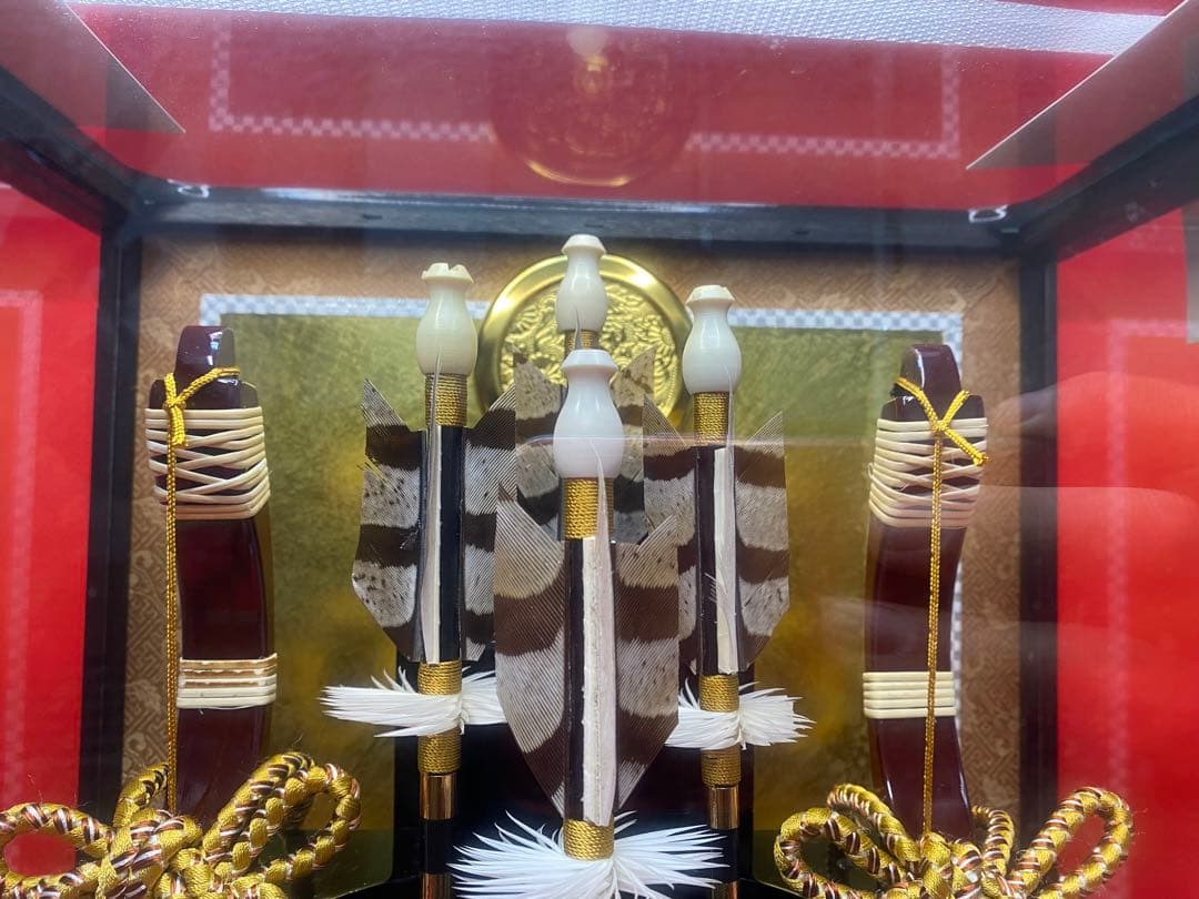 東京久月　家紋付破魔弓ガラスケース１０号・間口約３１×奥行約２０×高さ約３９㎝