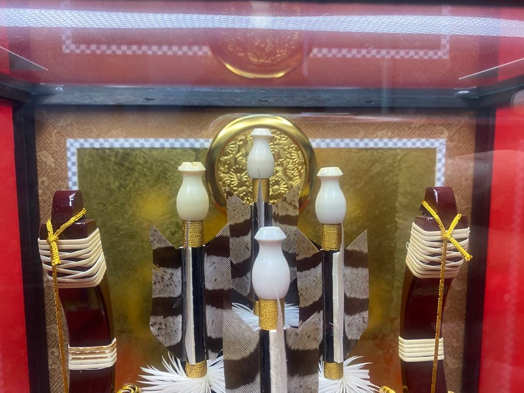 東京久月　家紋付破魔弓ガラスケース１０号・間口約３１×奥行約２０×高さ約３９㎝