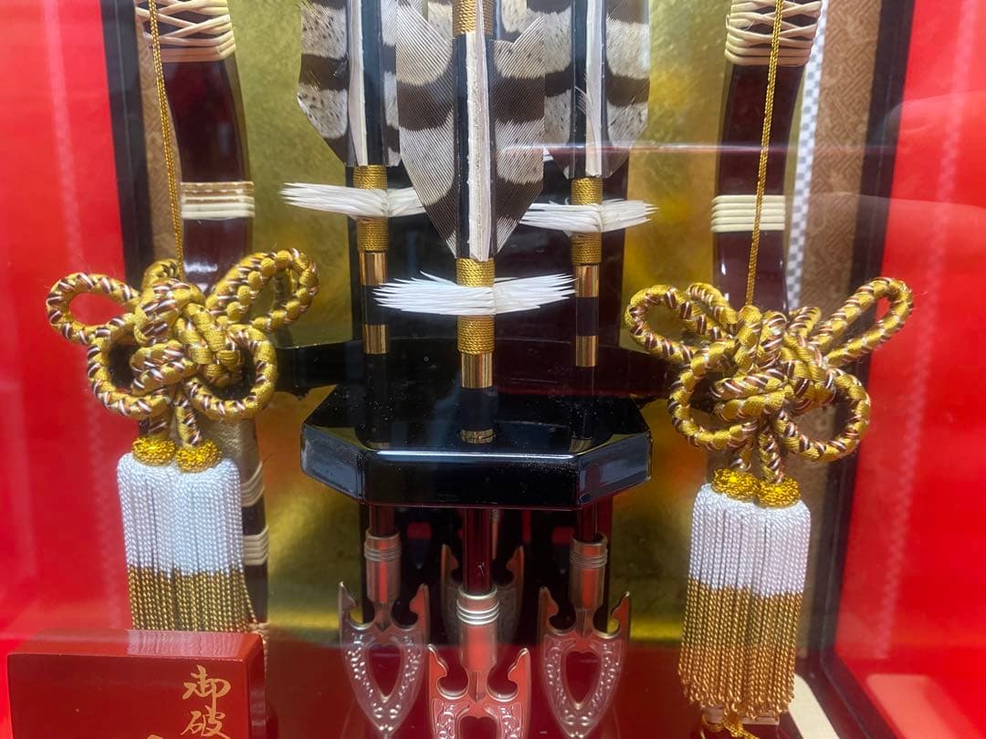 東京久月　家紋付破魔弓ガラスケース１０号・間口約３１×奥行約２０×高さ約３９㎝