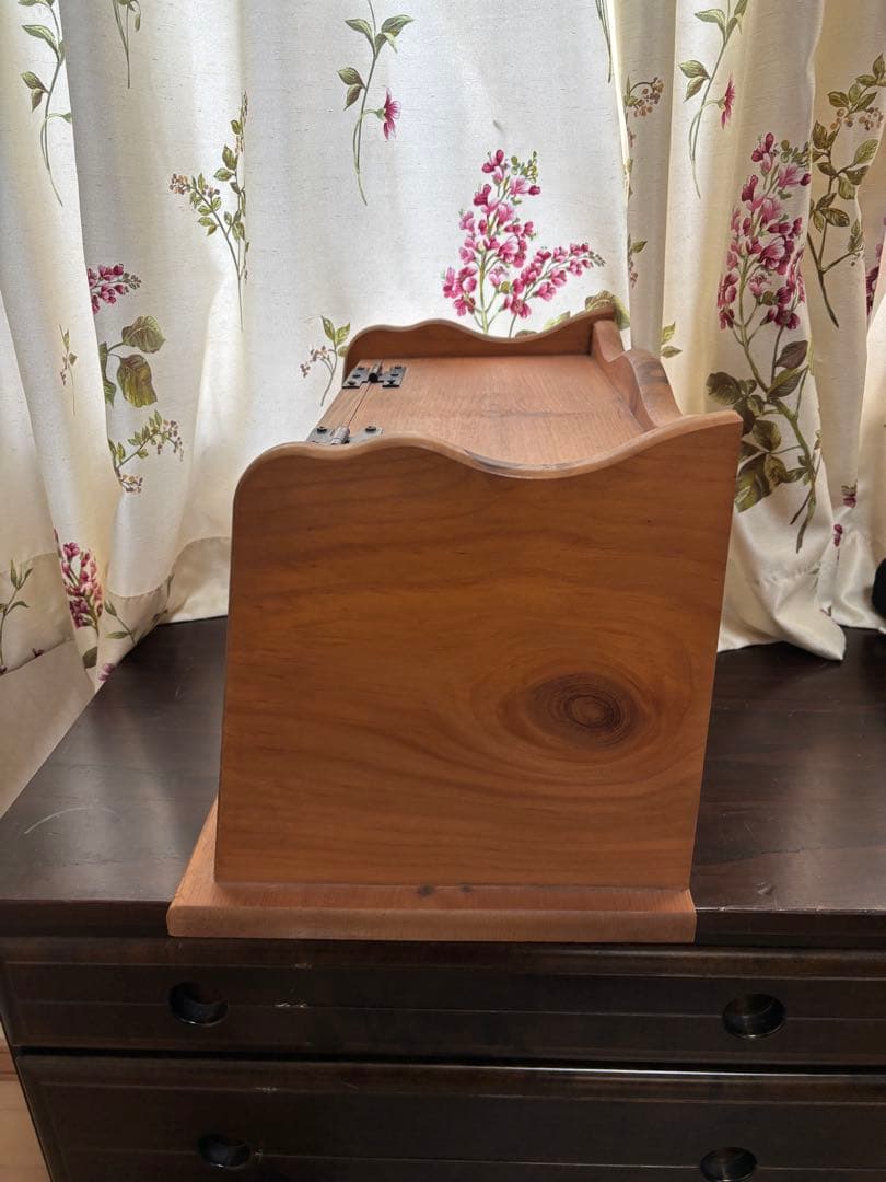 木製ブレッドケース 花柄彫刻入り