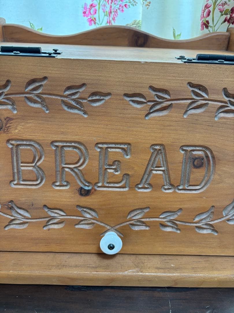 木製ブレッドケース 花柄彫刻入り