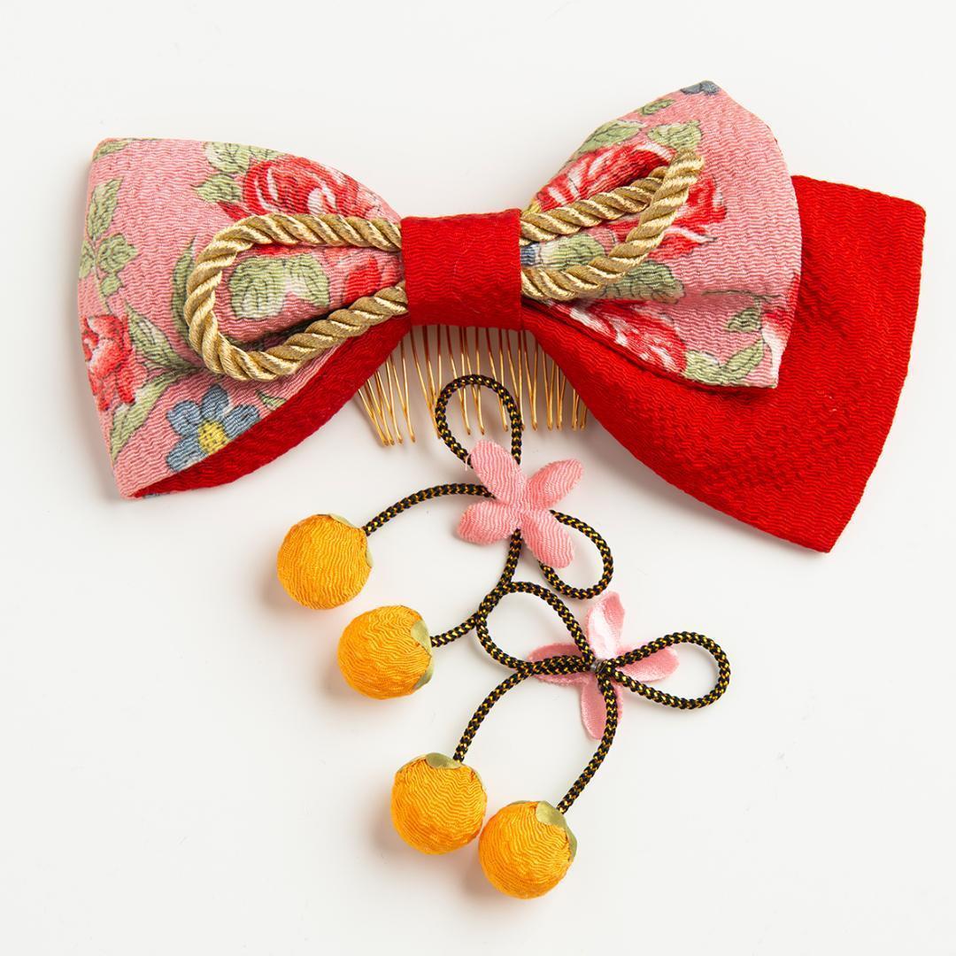 七五三　三歳女児　花紋刺繍の着物＆袴＆襦袢＆お草履のセット　おまけに髪飾りを