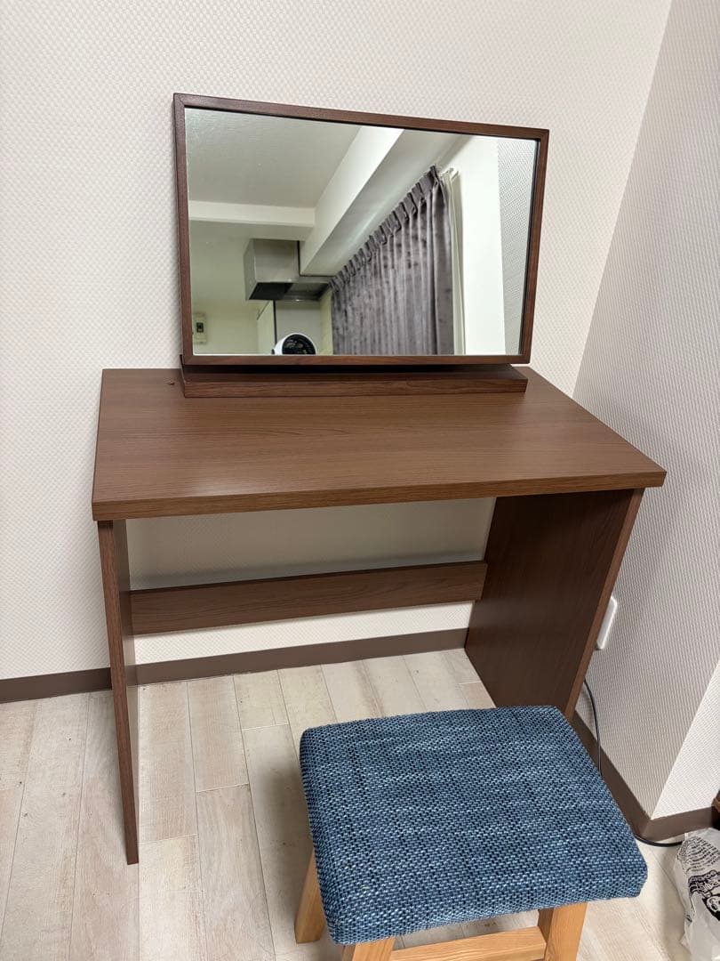 【引き取り限定】木製ドレッサーと青い椅子のセット