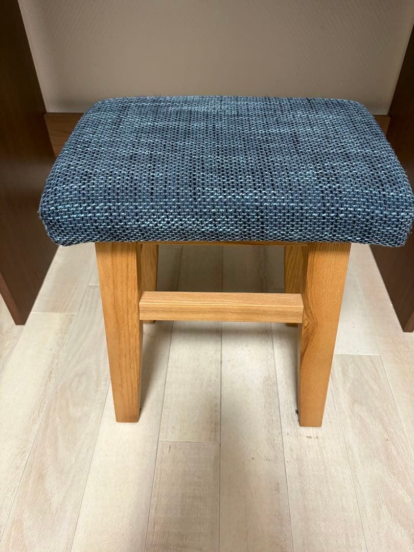 【引き取り限定】木製ドレッサーと青い椅子のセット