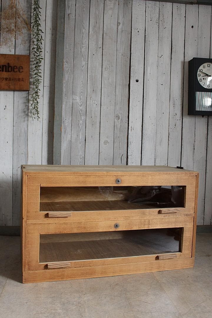 味のある前面ガラスの引き出し2段　食器棚　シャツケース　収納棚　古家具