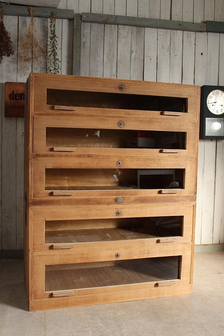 味のある前面ガラスの引き出し2段　食器棚　シャツケース　収納棚　古家具