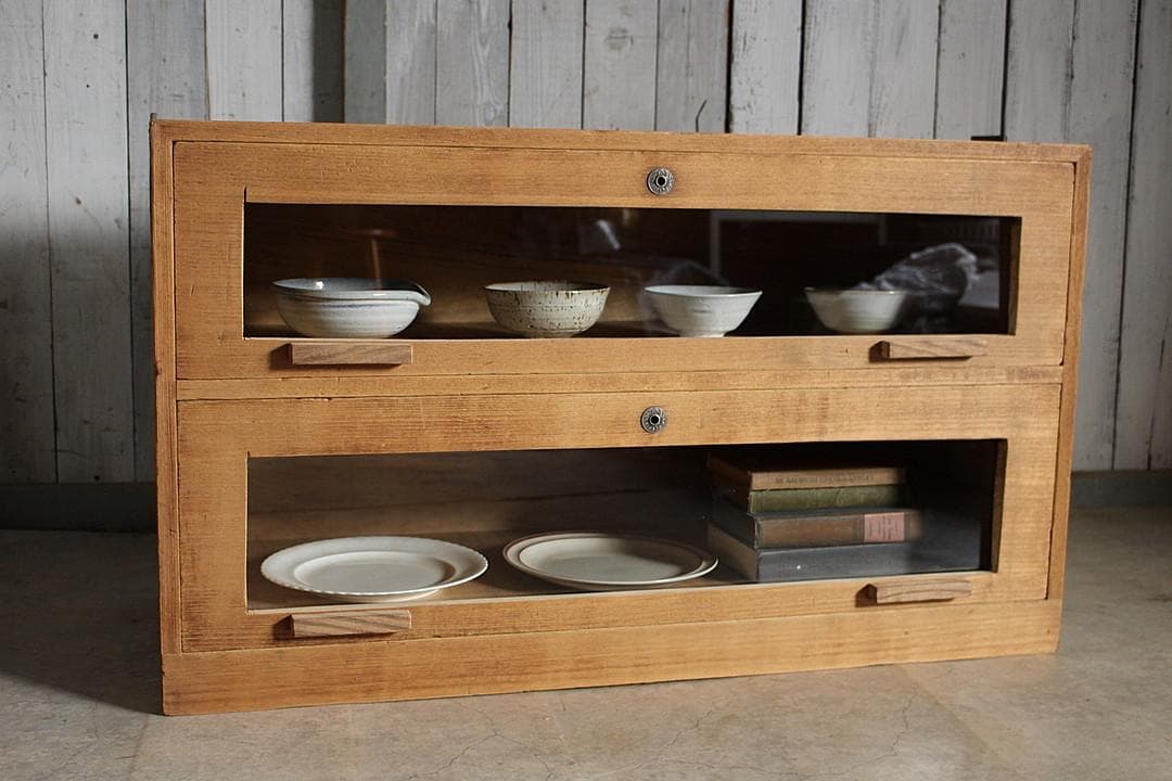 味のある前面ガラスの引き出し2段　食器棚　シャツケース　収納棚　古家具