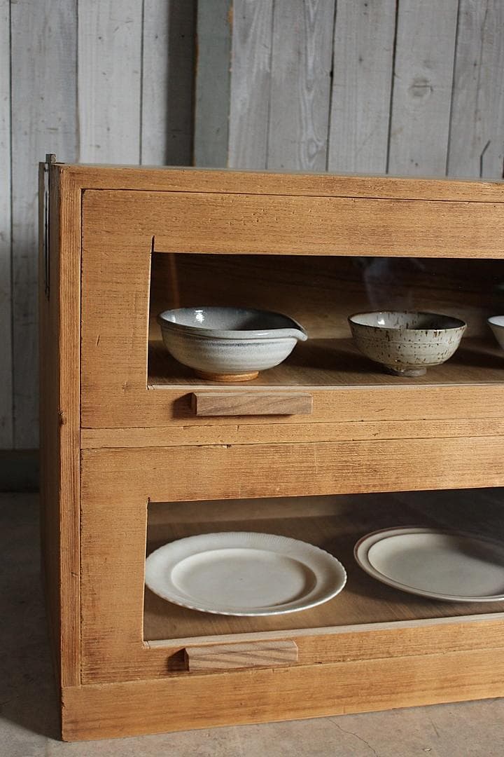 味のある前面ガラスの引き出し2段　食器棚　シャツケース　収納棚　古家具