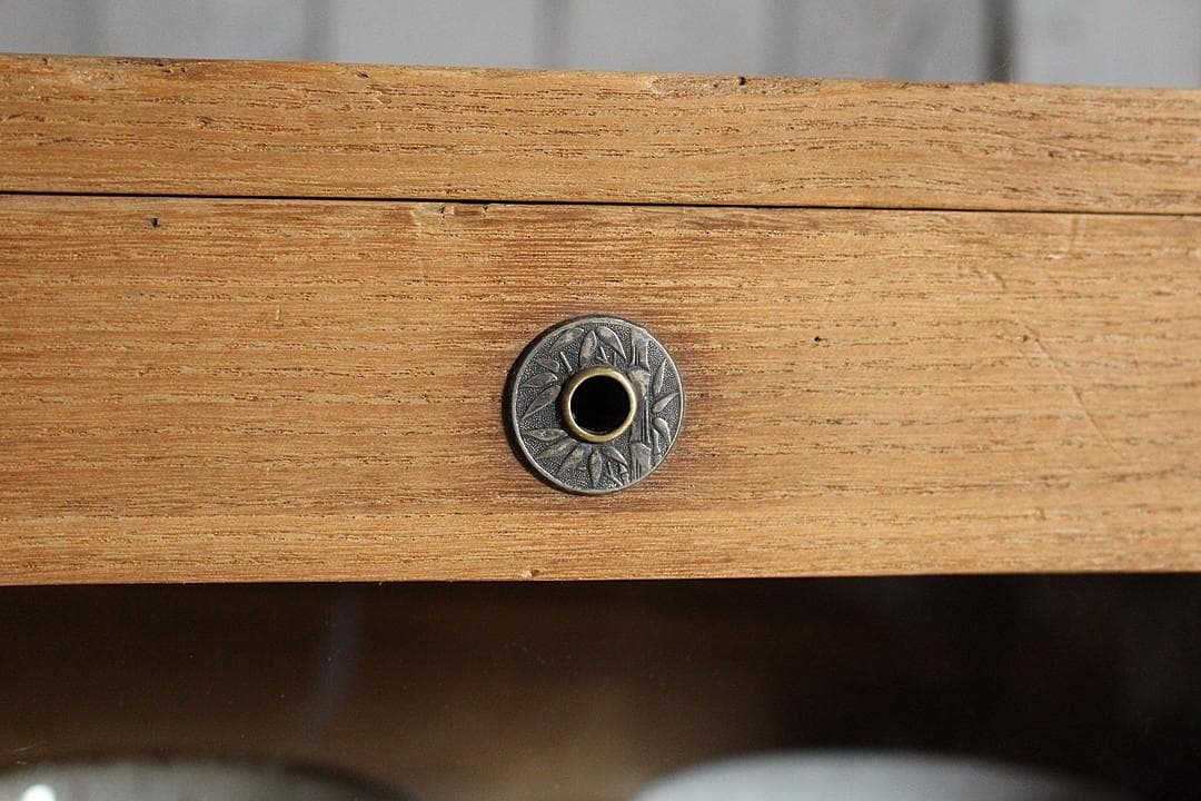 味のある前面ガラスの引き出し2段　食器棚　シャツケース　収納棚　古家具