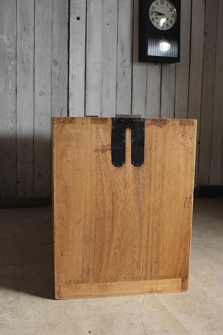 味のある前面ガラスの引き出し2段　食器棚　シャツケース　収納棚　古家具