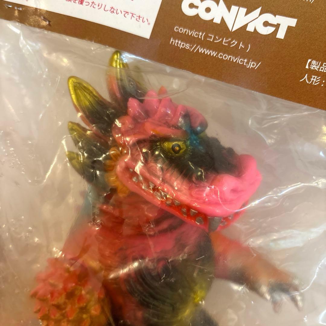 新品未開封 ケツァルゴン atmos × CONVICT インディーズソフビ - メルカリ