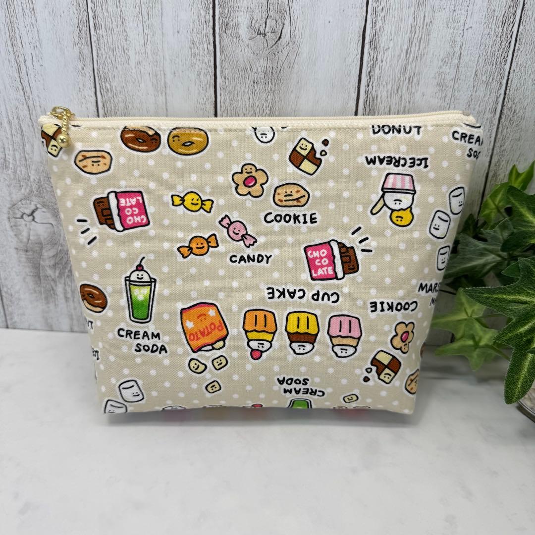 マチあり20センチファスナーポーチ ワイワイお菓子柄 ベージュ