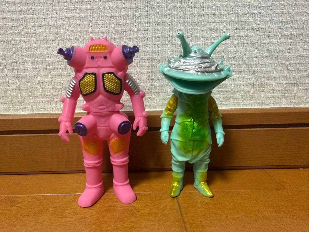 KAIJU COLORS カイジューカラーズ ゼットン、カネゴンセット - メルカリ