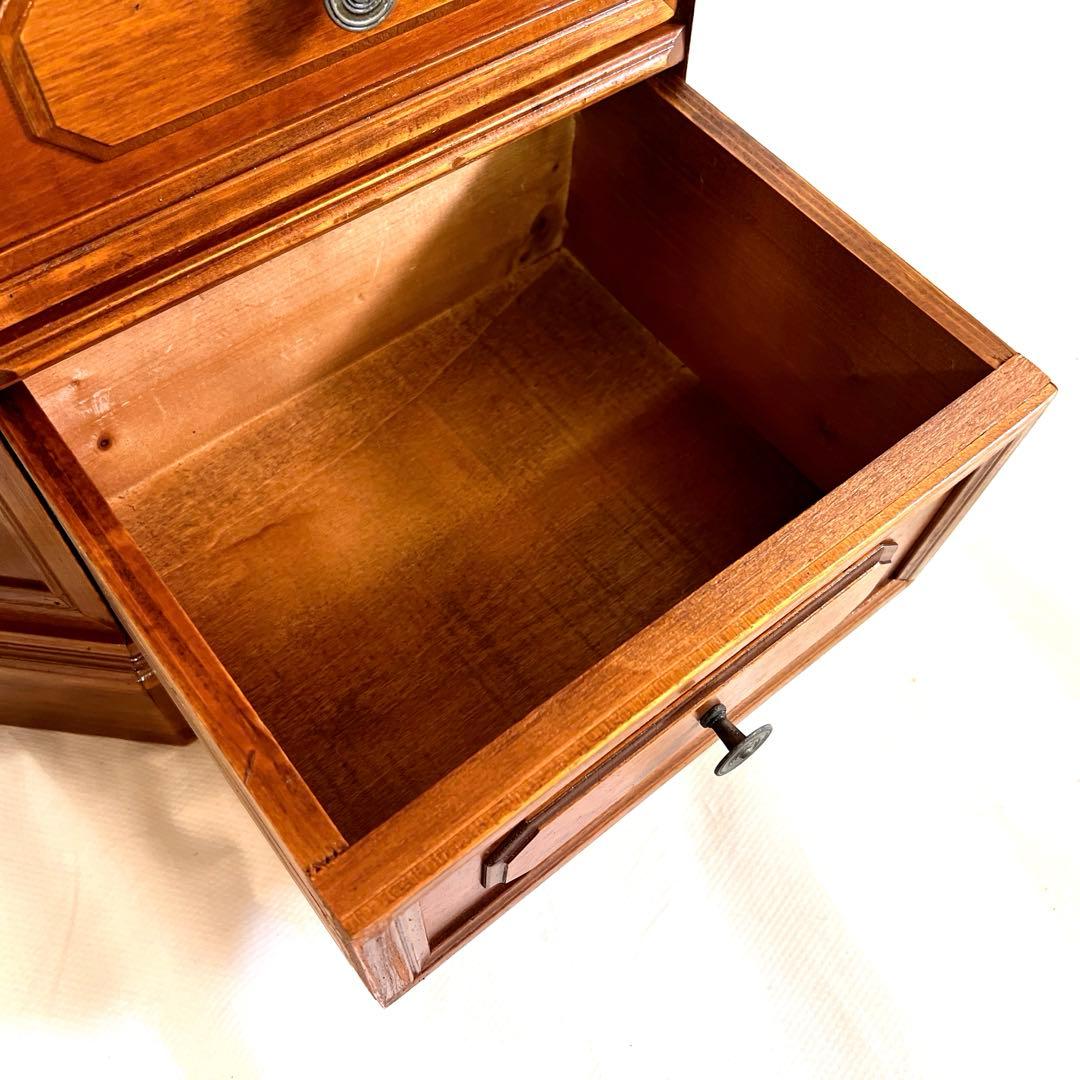 小ぶりなチェスト・イタリア　 横幅52cm・奥行29cm・高さ71cm