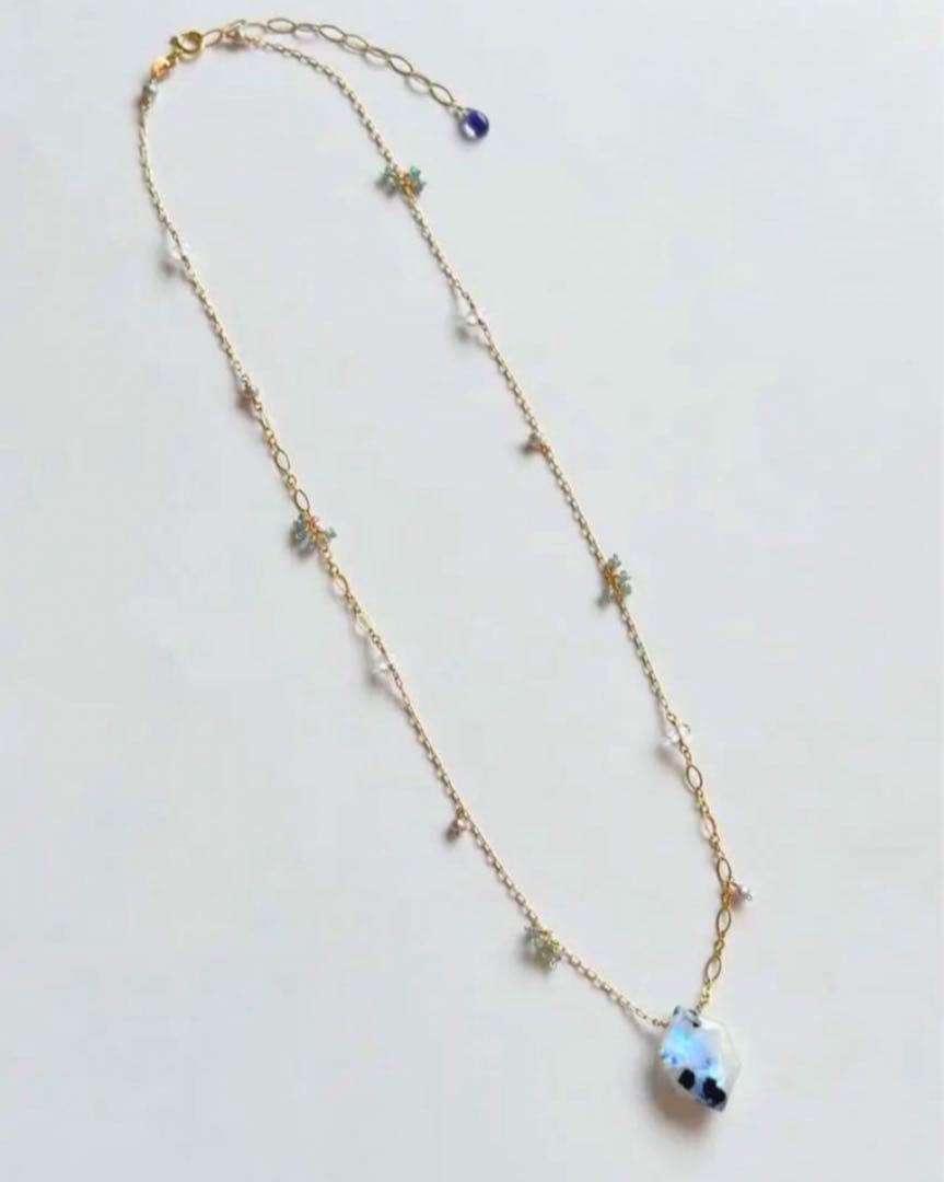 ホワイトラブラドライト・クリソベリルブルーキャッツアイピアス＋ネックレス