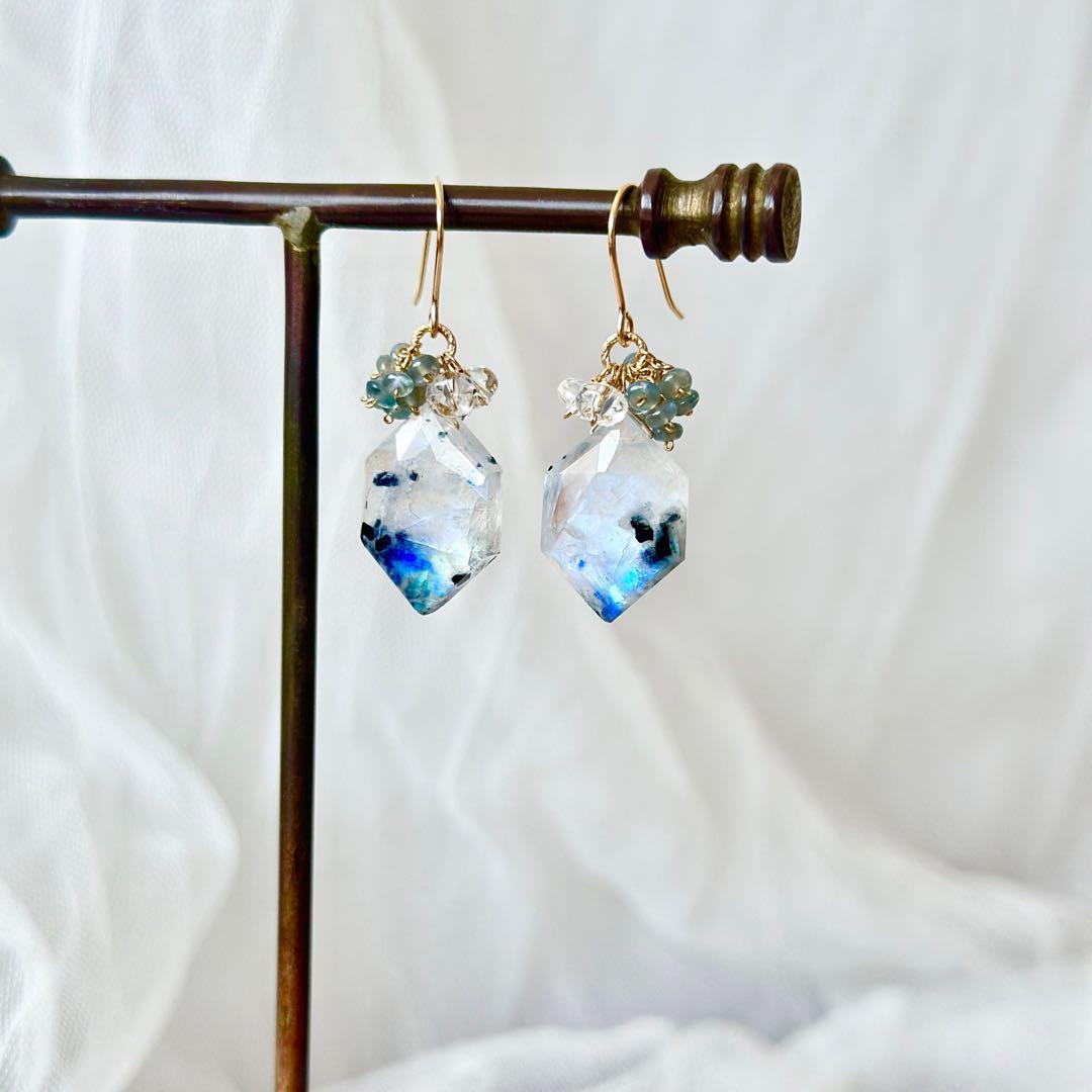 ホワイトラブラドライト・クリソベリルブルーキャッツアイピアス＋ネックレス