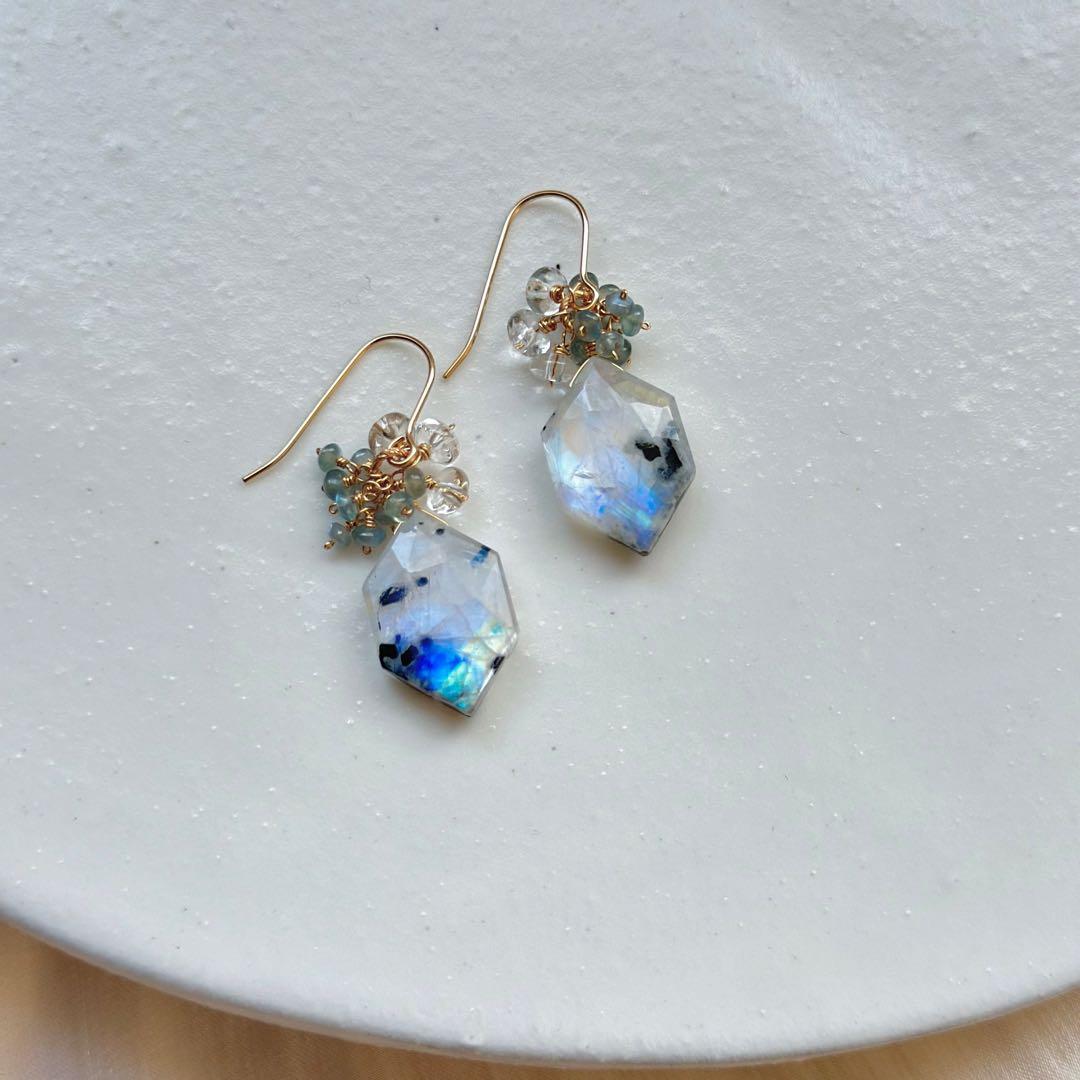 ホワイトラブラドライト・クリソベリルブルーキャッツアイピアス＋ネックレス