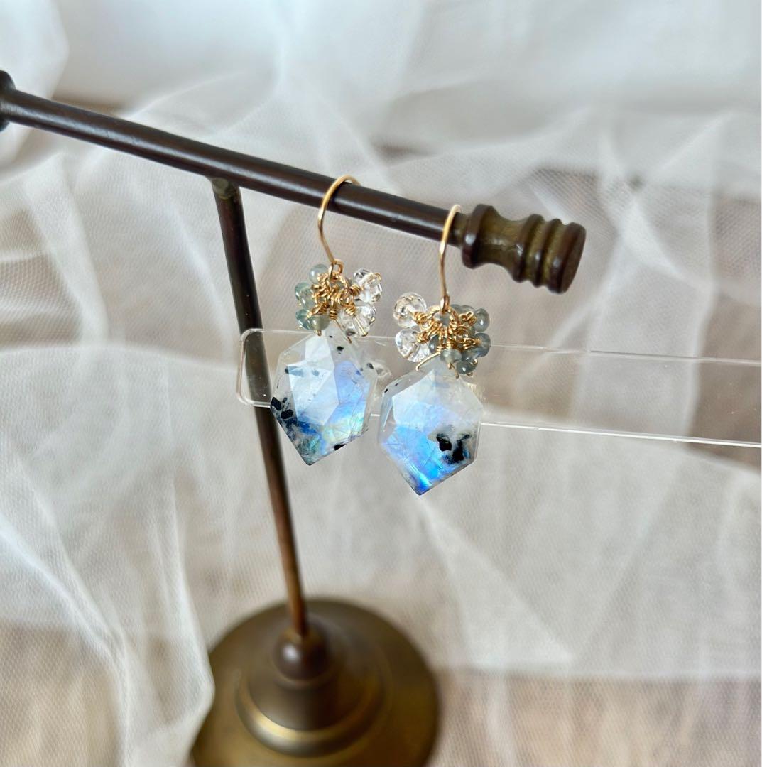 ホワイトラブラドライト・クリソベリルブルーキャッツアイピアス＋ネックレス