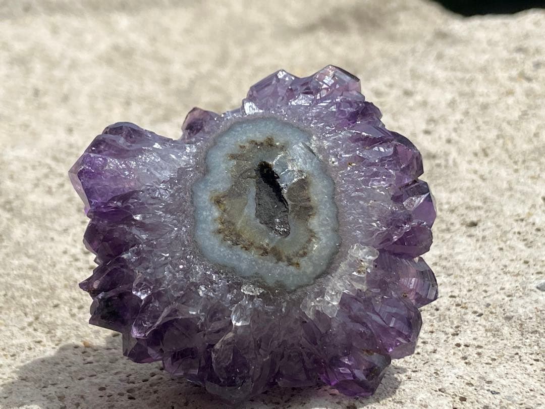 超高品質！ウルグアイ産⭐️帝王アメジストクラスター・花⭐️粒大・色濃い ⭐️N83