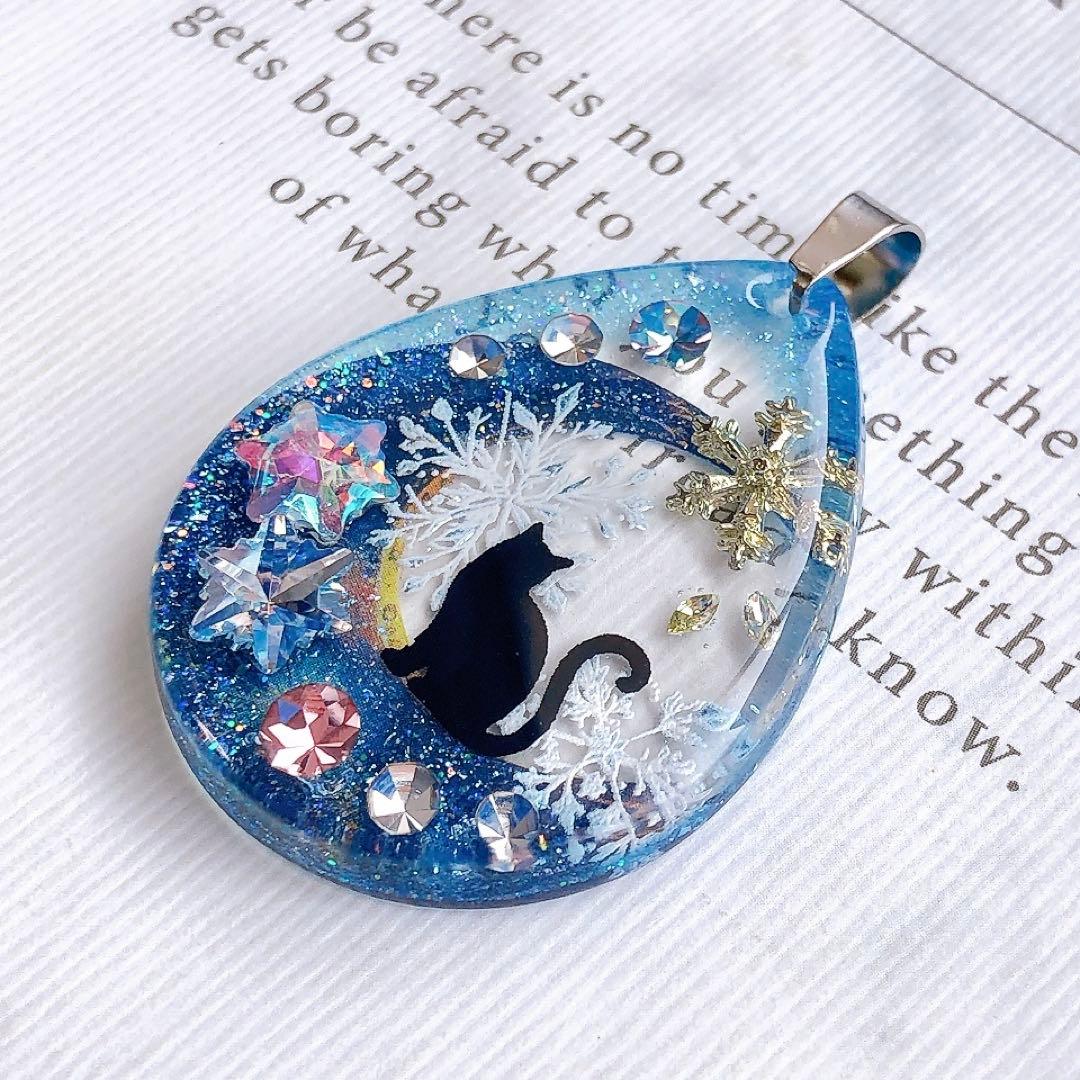 同梱値引100円❤️No.2395 レジン ペンダントトップ 猫 ネコ ねこ ♡