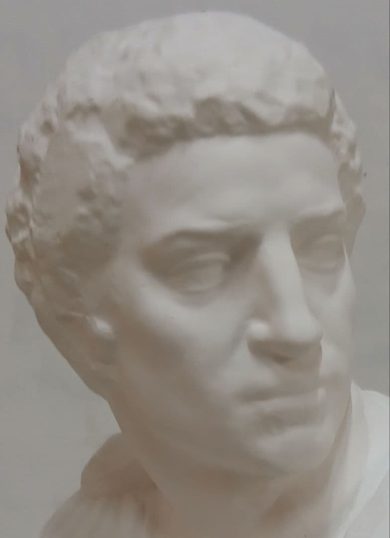 ブルータス胸像。(85cm)