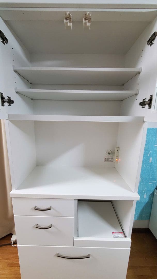 キッチンボード　食器棚