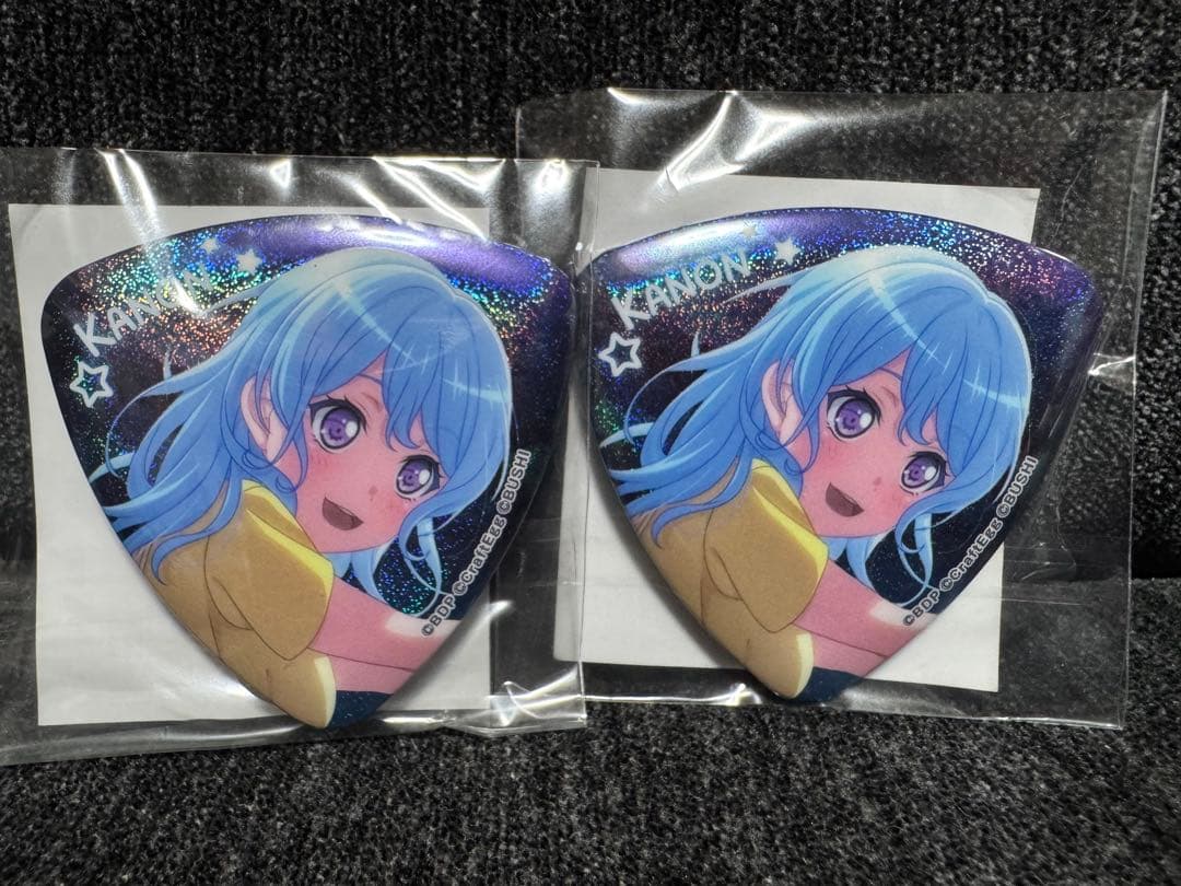 バンドリ 松原花音 たまみくじ ピック型ホロ缶バッジ2つセッ