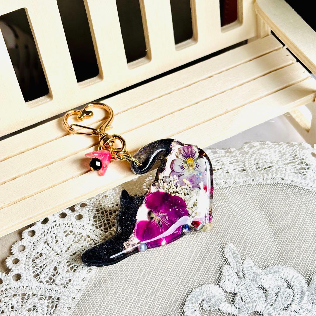 No.3085★ハンドメイド★にゃんこ♡フラワーレジンキーホルダー