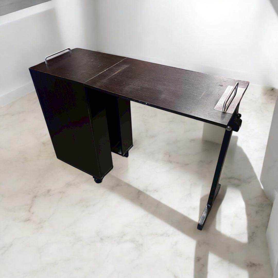 引き取り歓迎！ネイルテーブル　折りたたみ式　キャスター付き