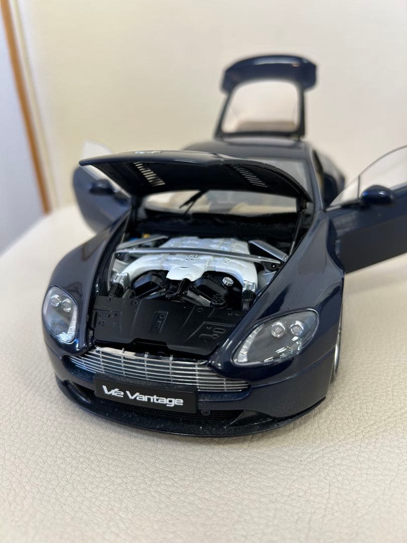 最終価格オートアート1/18 ASuton Martin V12 Vantage - メルカリ