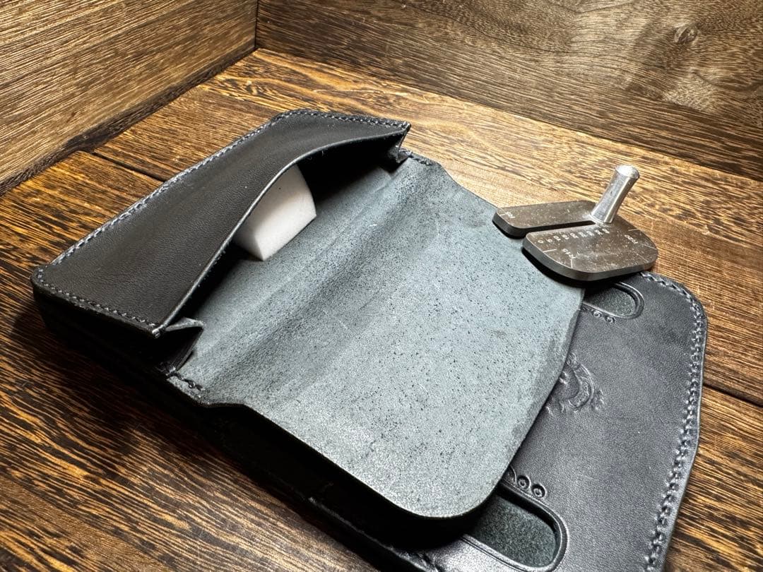 バイカーズウォレット　クロコダイル　型押しレザー　二つ折財布