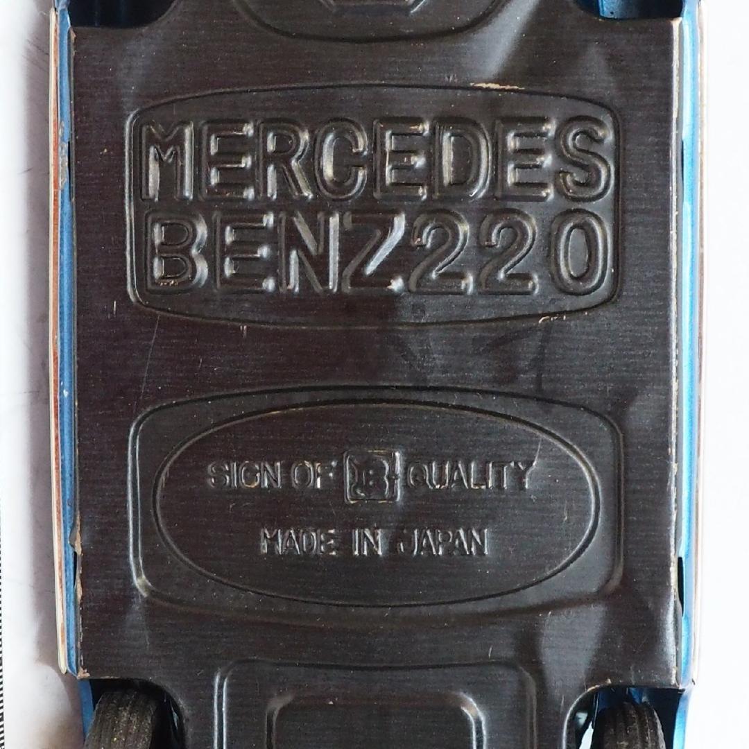 萬代屋【メルセデス ベンツ220大サイズ青エンブレム欠】ブリキtin car