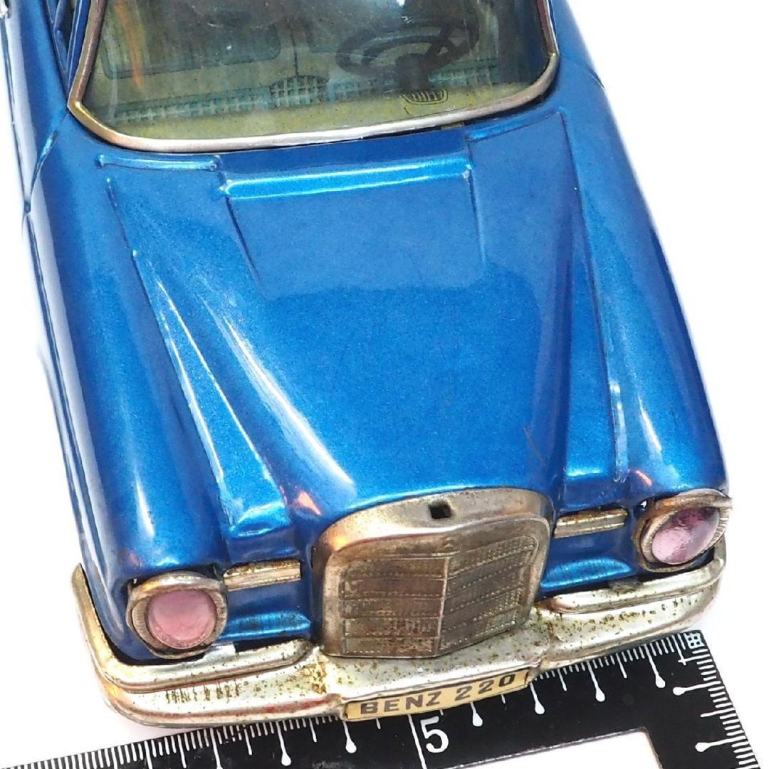 萬代屋【メルセデス ベンツ220大サイズ青エンブレム欠】ブリキtin car