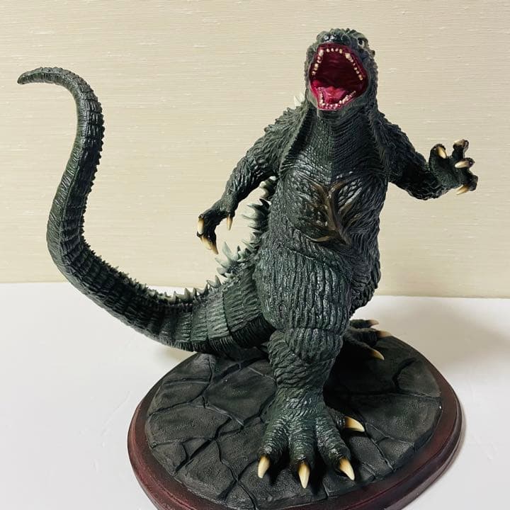 東宝怪獣シリーズ 巨大リアルフィギュア ゴジラ - メルカリ