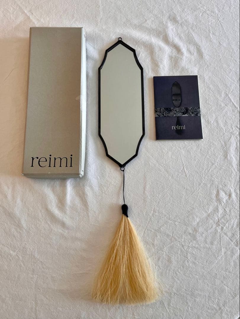 【9/28までお値下げ中】 reimi オクタゴン　壁掛け鏡　白毛　タッセル付