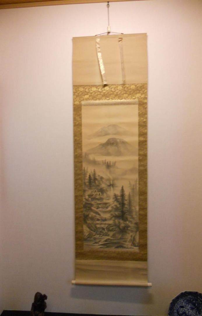 掛け軸 渓舟 水墨山水 絹本 希少 軸装 茶道具 掛軸 です。