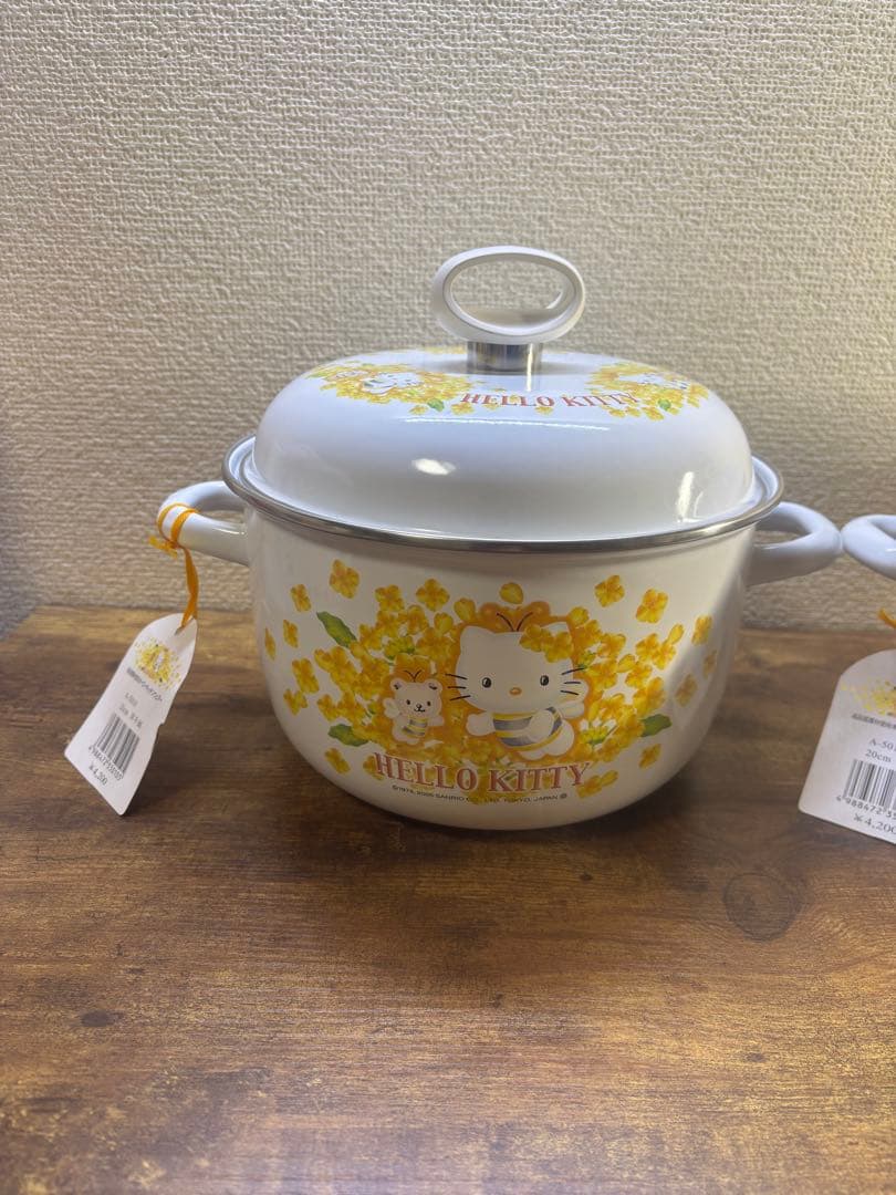 Sanrio ハローキティ ミツバチ ホーロー両手鍋 2個セット 新品 2005